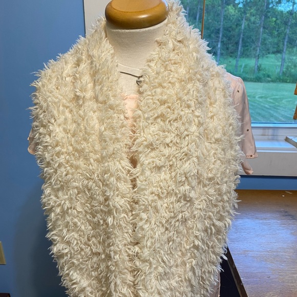Faux Down Off-White Wrap Scarf - Picture 3 of 3